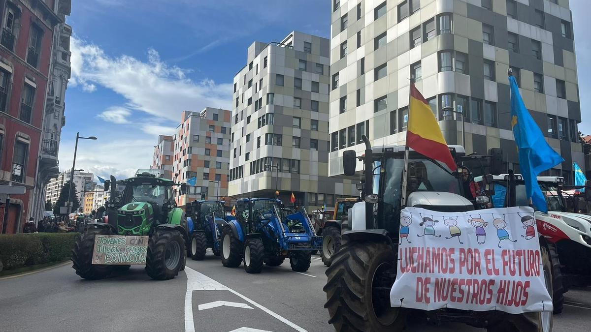 Tractorada, este jueves, en Oviedo.