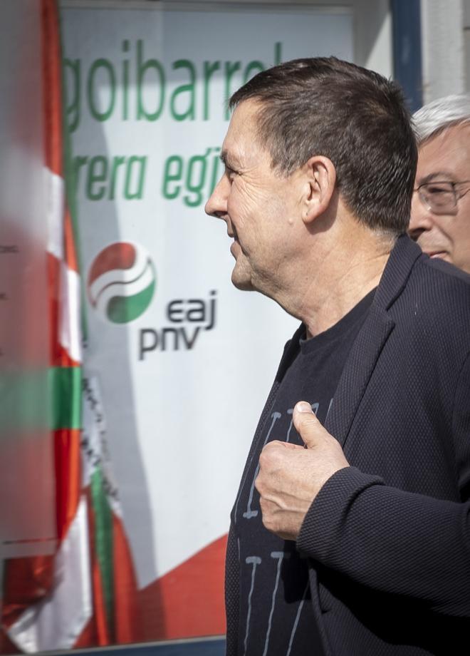 Arnaldo Otegi vota en Elgoibar
