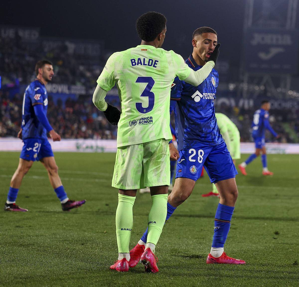 Balde da un manotazo a Ismael tras la provocación del defensa del Getafe.