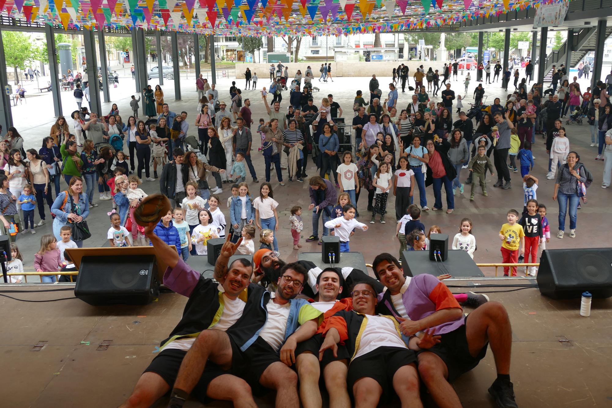 El grup Sardines en Llauna anima la mainada a Figueres