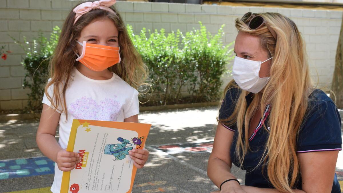 Una de las niñas premiada en la campaña.