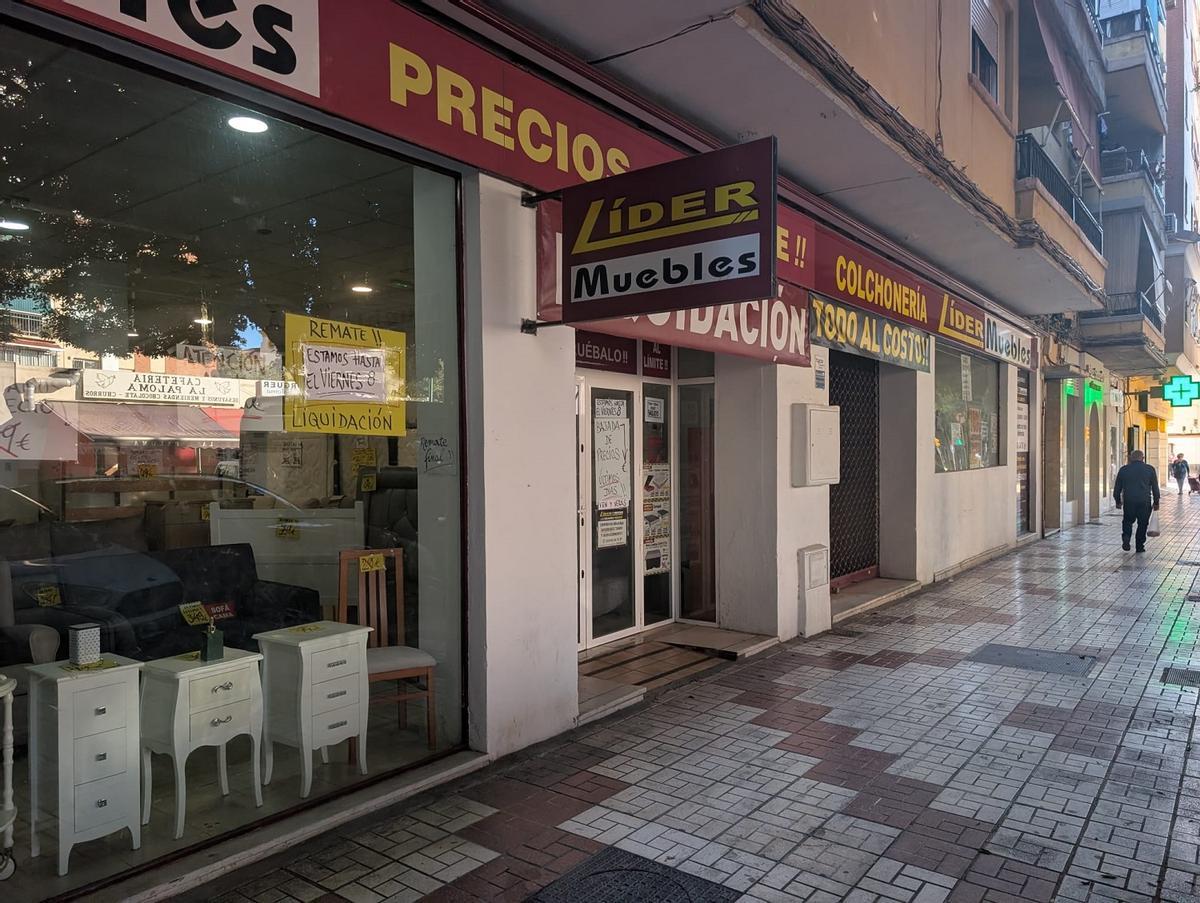 La tienda de Líder Muebles en la avenida de la Paloma en Málaga liquida existencias y cerrará este viernes.