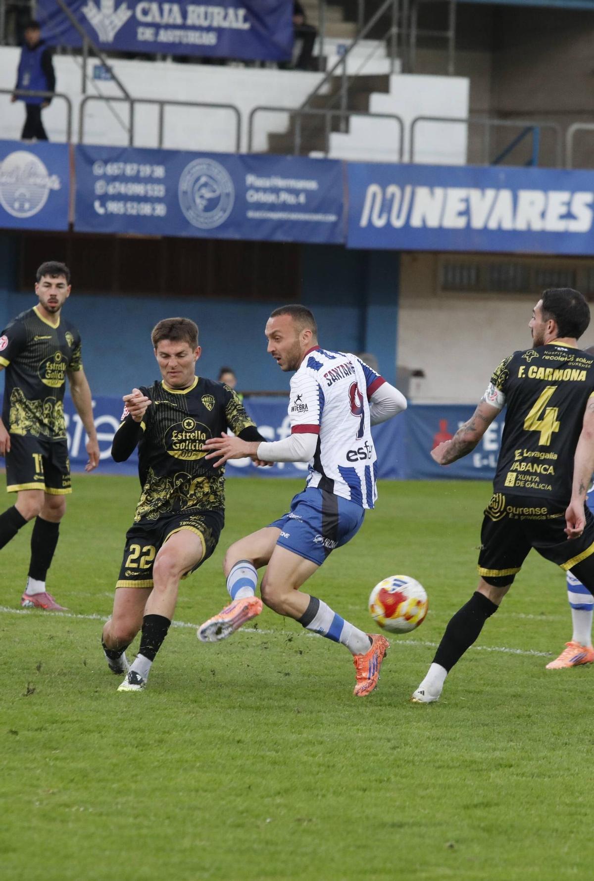 La victoria del Avilés ante el Ourense, en imágenes. La victoria del Avilés ante el Ourense, en imágenes.