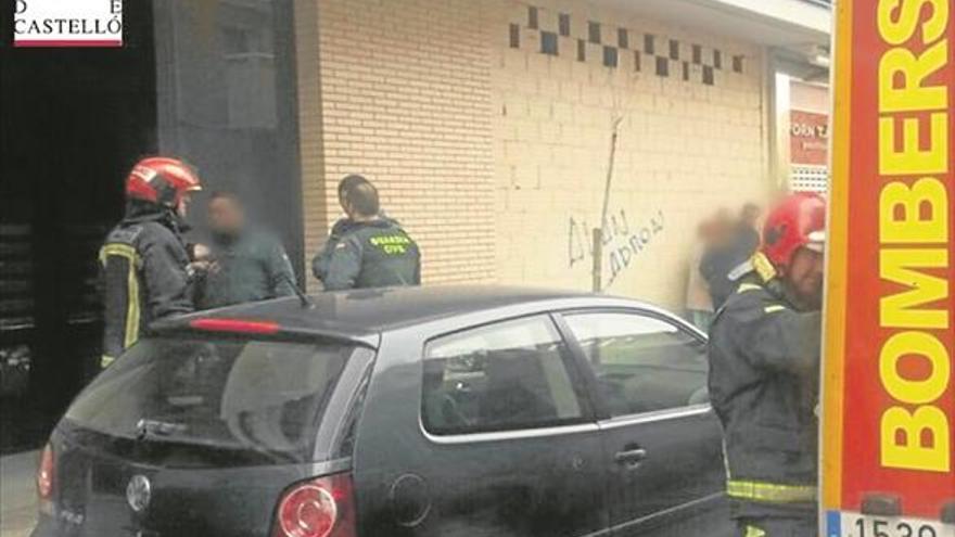 Cuatro heridos y 50 desalojados en un fuego en un edificio de Benicarló