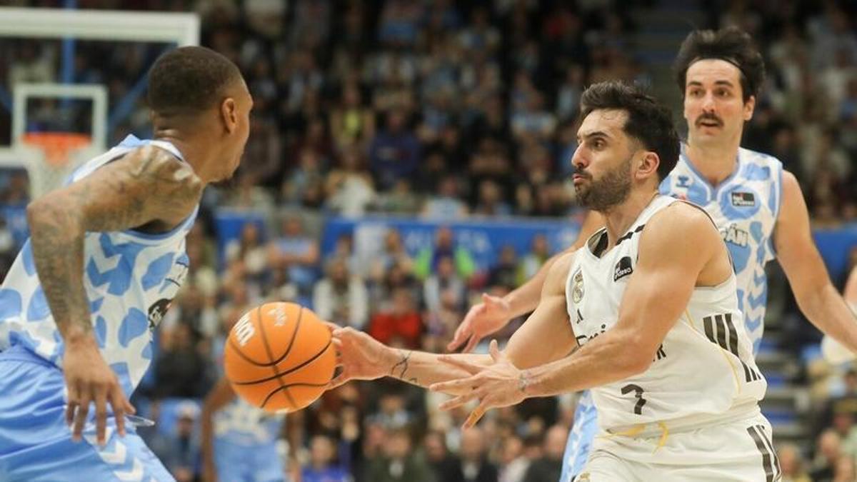 El Real Madrid continúa liderando la tabla de la Liga Endesa con dos victorias más que el Valencia