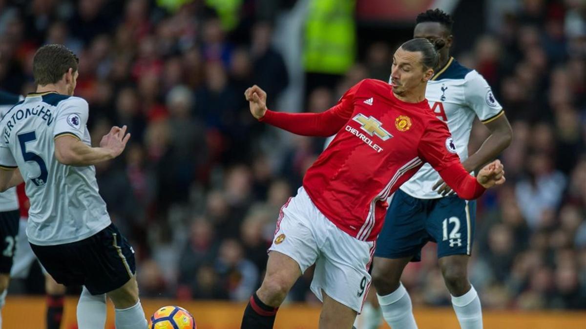 Ibrahimovic, en acción durante el Manchester United-Tottenham de este domingo