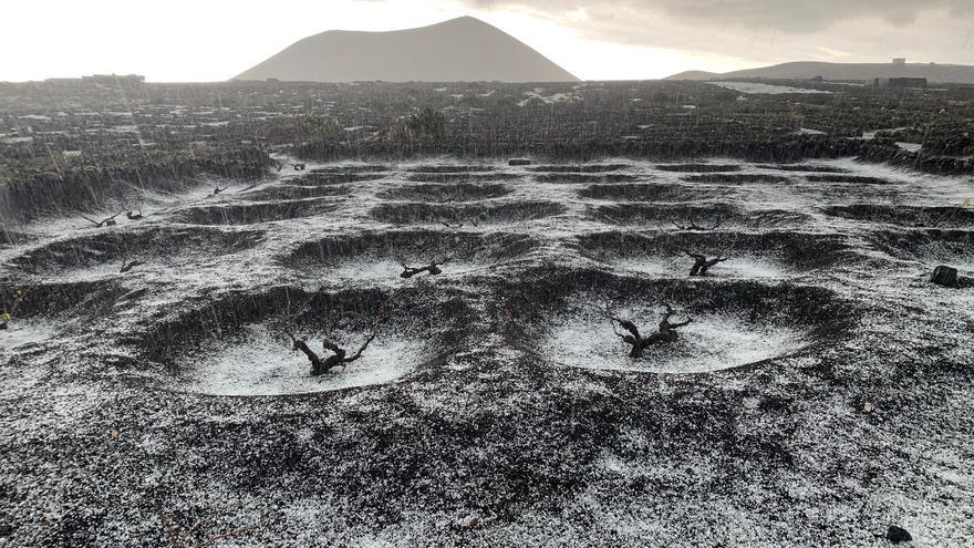 Una fuerte granizada en Lanzarote anuncia nuevas lluvias para las islas