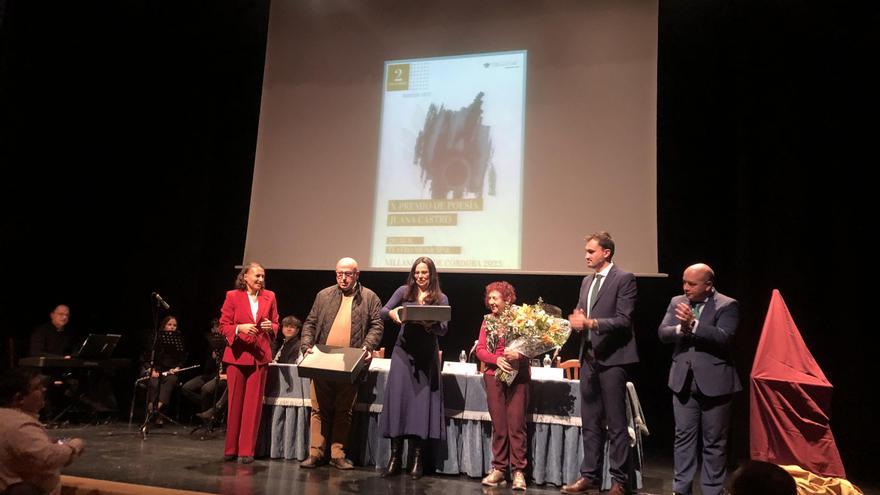 Ramón Bascuñana recibe el premio Juana Castro de poesía
