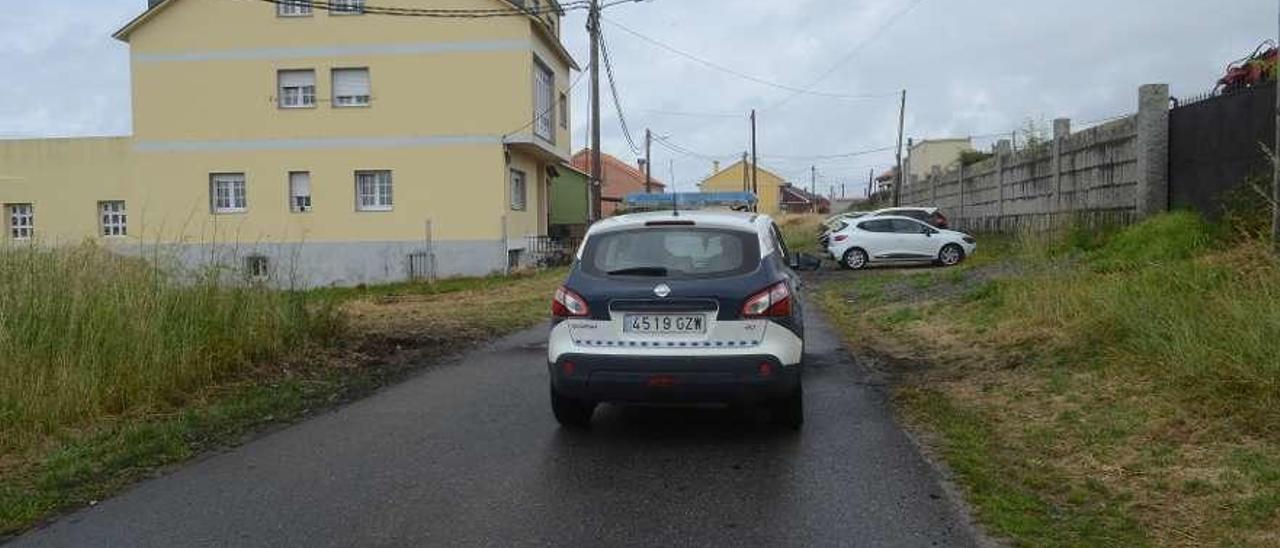 Un operativo de la Policía Local de Vilanova en A Pantrigueira. // Noé Parga