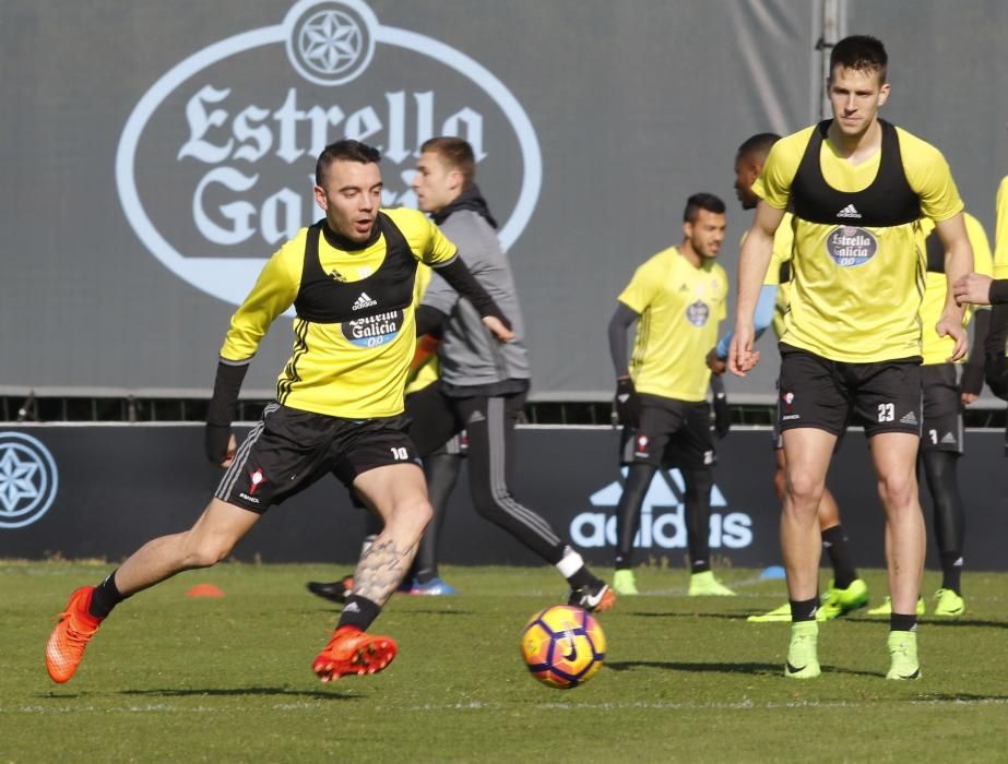 Eduardo Berizzo dirige el último entrenamiento del cuadro celeste antes de visitar el domingo al Sporting en El Molinón