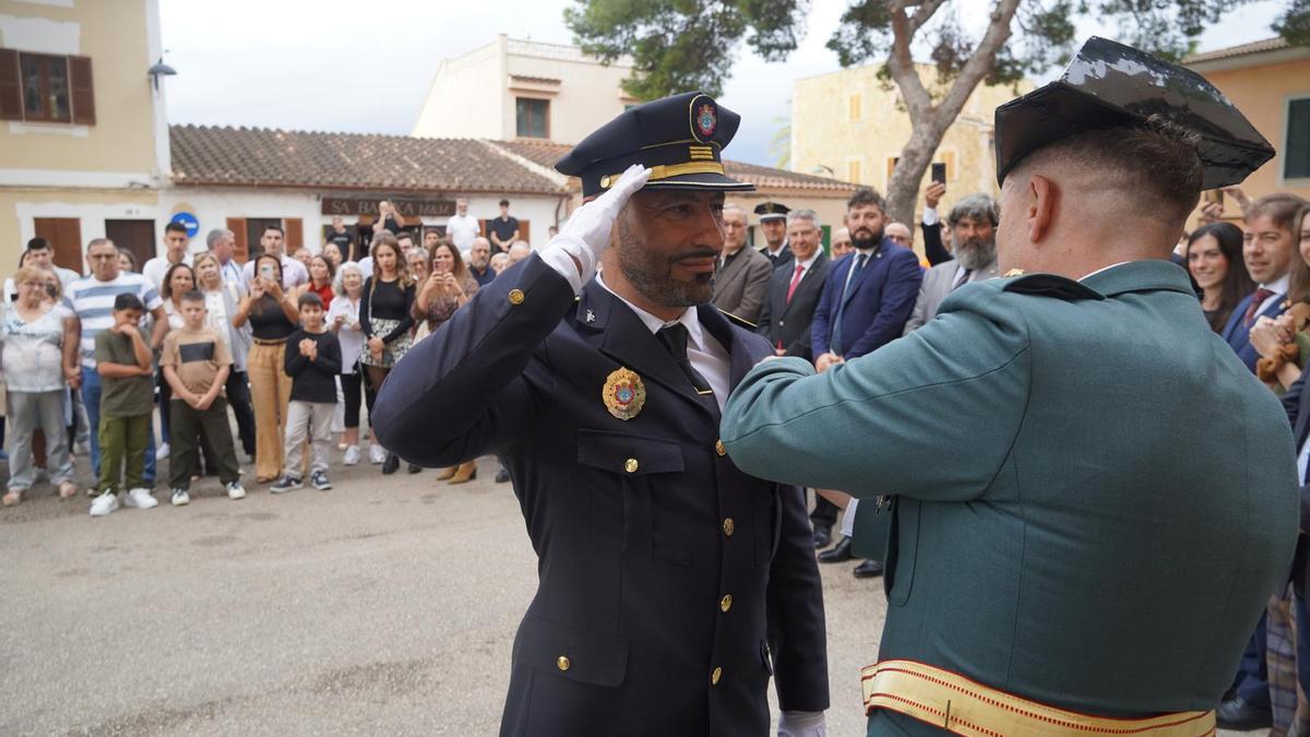 El jefe de la Policía Local de Marratxí, en el momento de ser condecorado.