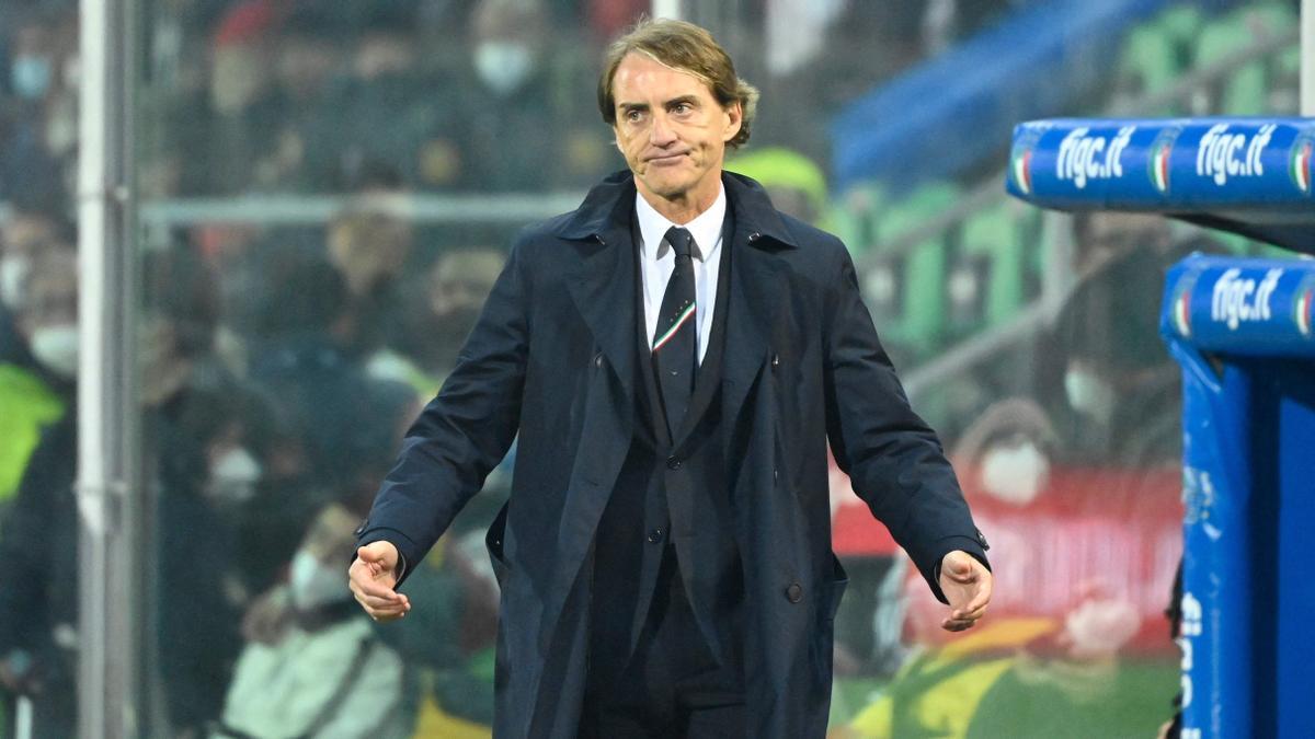 Roberto Mancini, seleccionador de Italia, decepcionado durante el encuentro contra Macedonia