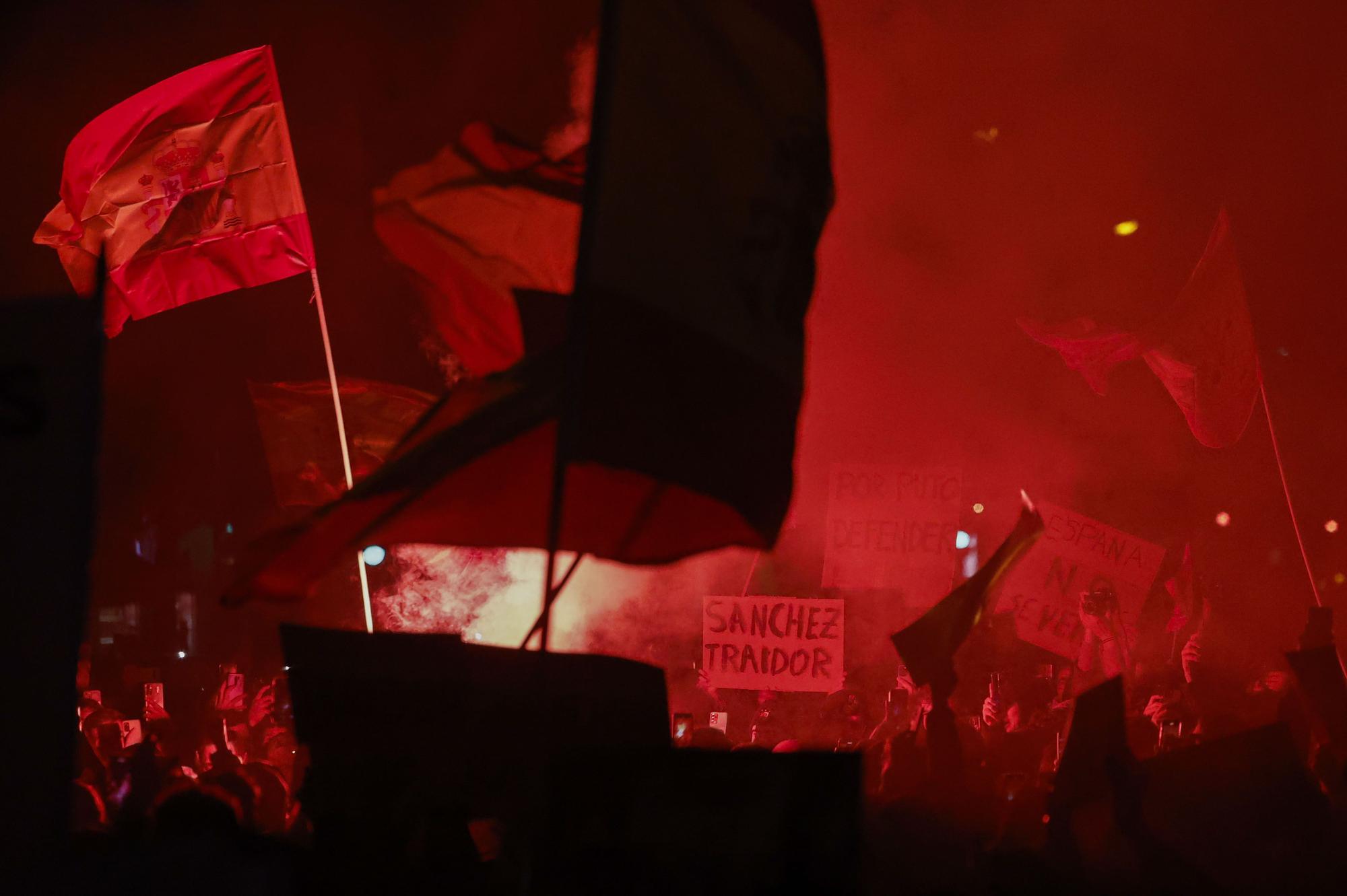 Nueva manifestación contra la amnistía frente a la sede del PSOE en Madrid