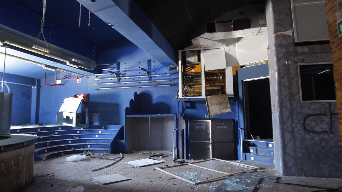 Interior de la discoteca Chocolate durante los años en los que el edificio permaneció abandonado.