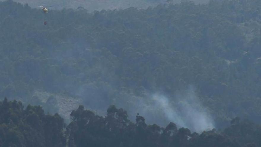 Los Bomberos refrigeran la zona de El Escañorio que ardió