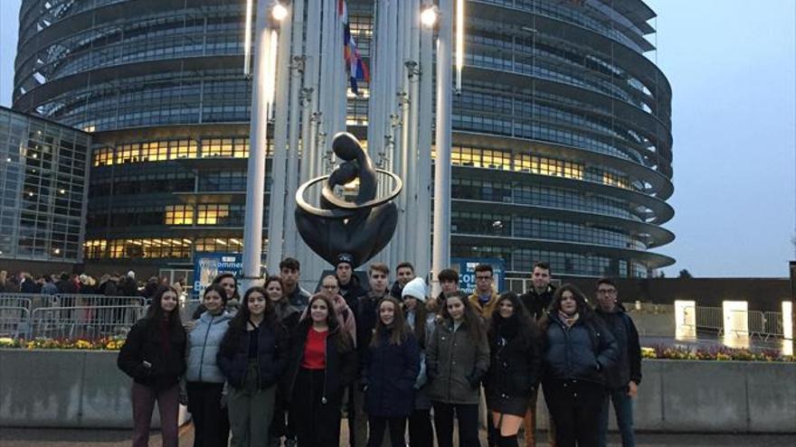 Alumnos cacereños representan a España en el Parlamento Europeo