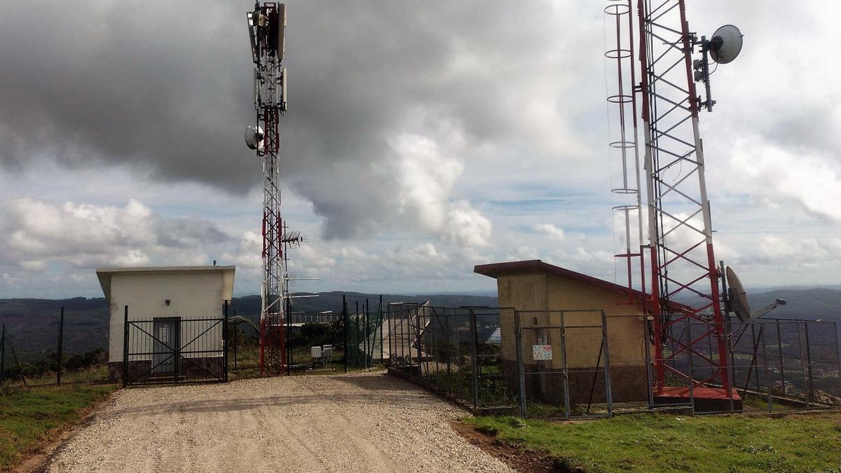 Antenas de telefonía móvil en O Picoto, Val do Dubra