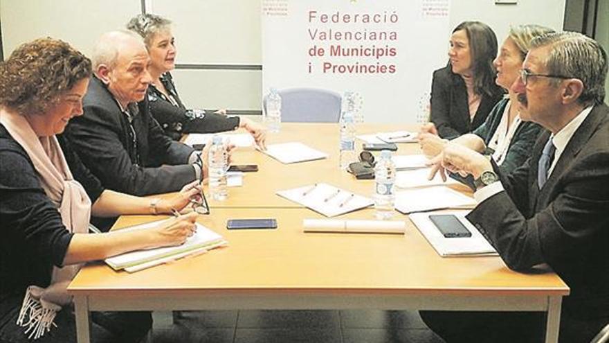 Generalitat acuerda la regulación de los interinos con los municipios