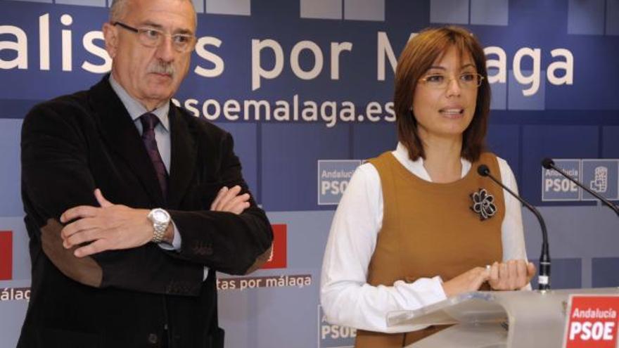 María Gámez con Carlos Hernández Pezzi, hoy en la rueda de prensa.