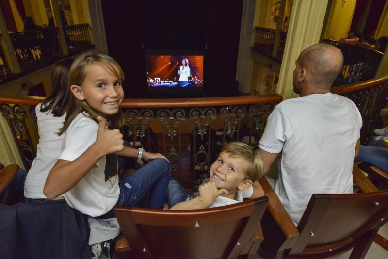 7/11/2018 GÁLDAR. Apoyo a Marilia, concursante de Operación Triunfo en el Teatro de Gáldar. FOTO: J. PÉREZ CURBELO  | 07/11/2018 | Fotógrafo: José Pérez Curbelo