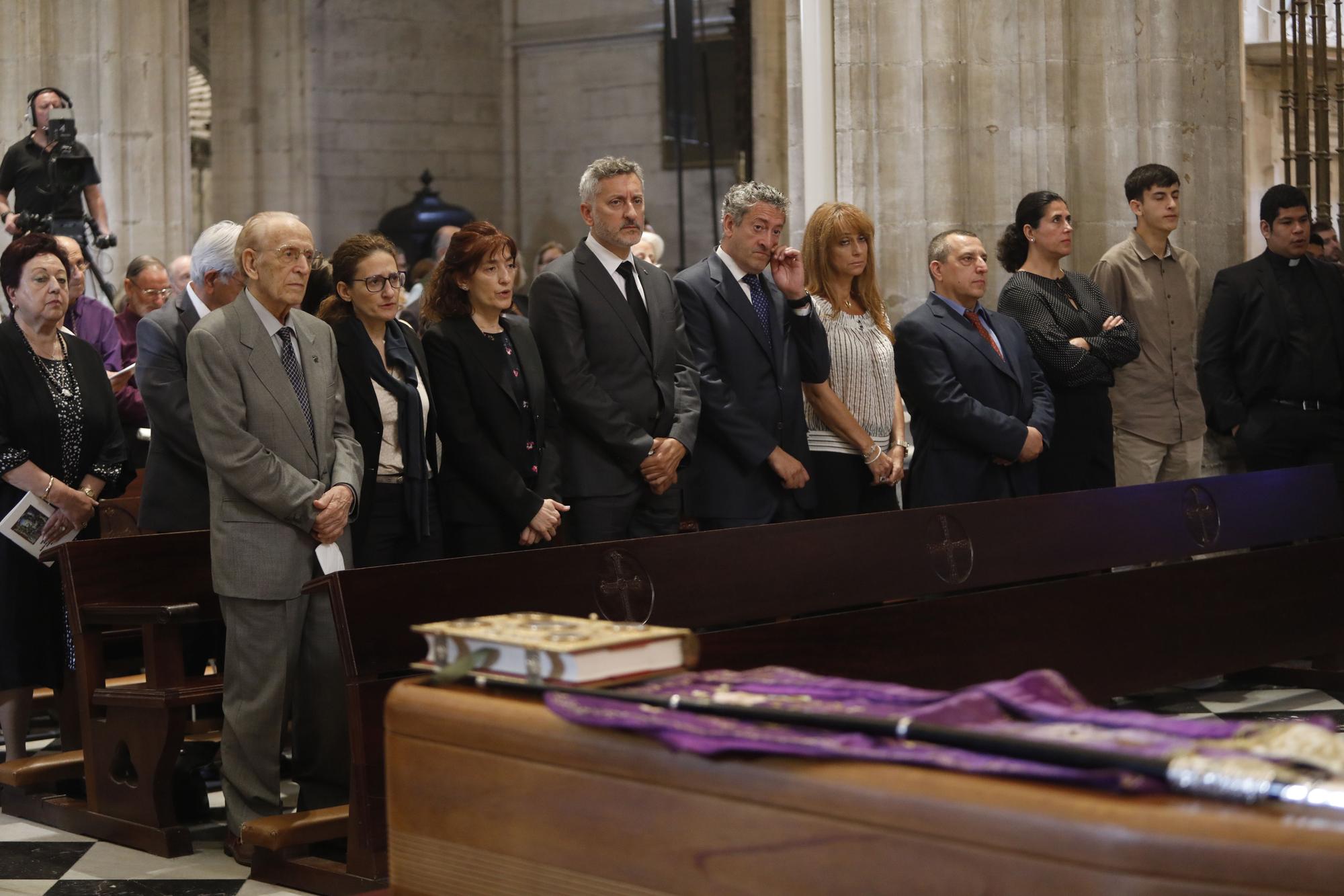 EN IMÁGENES: Asturias despide a Gabino Díaz Merchán en un multitudinario funeral en la Catedral de Oviedo