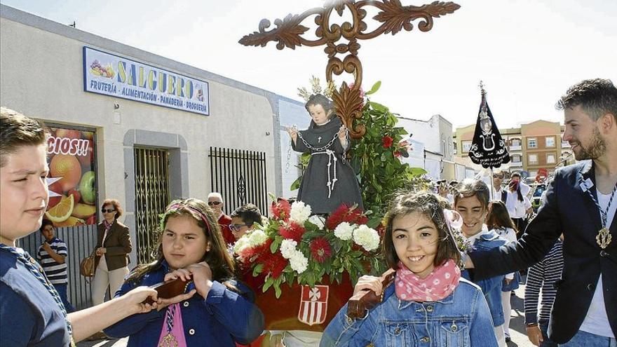 La Santa Cruz de Mayo salió bajo un sol radiante