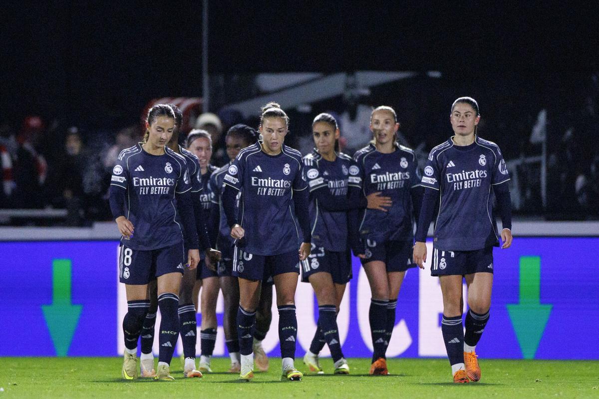 Las jugadoras del Real Madrid femenino celebran el tanto de Caroline Weir ante el Arsenal.