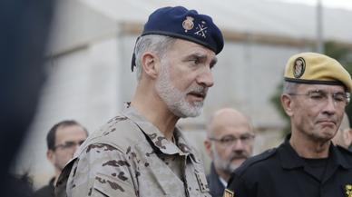 Las imágenes del rey Felipe VI en Valencia después de 9 días de su tensa visita: uniforme militar, gestos, detalles...