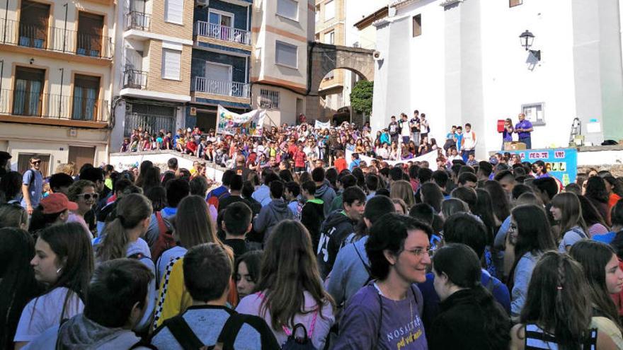 Més de 1.500 escolars aposten pel valencià en la Trobada per la Llengua de Bejís