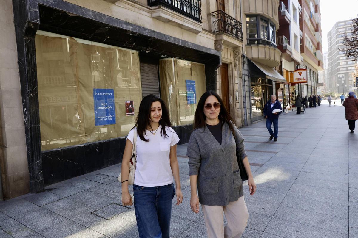 Gijón abraza el desembarco de grandes marcas a Corrida y Los Moros (en imágenes)