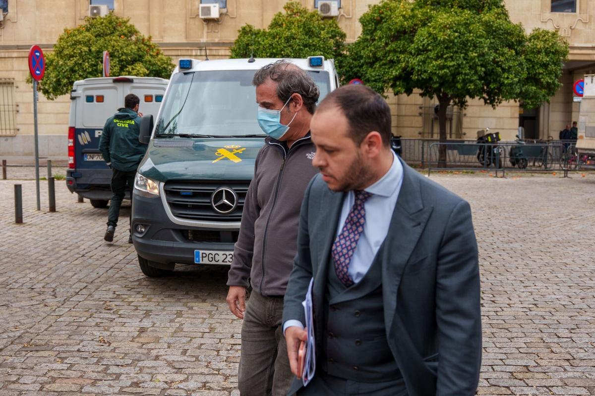 En libertad con cargos el exconcejal Rafael Pineda tras no declarar por la trama urbanística