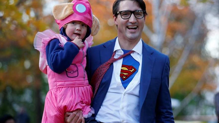 Justin Trudeau se viste de Clark Ken, Superman