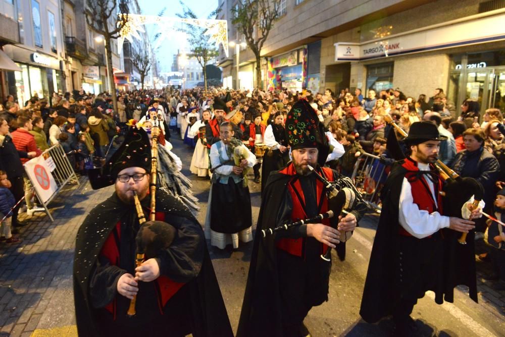 Una multitud recibe a los Reyes en Pontevedra