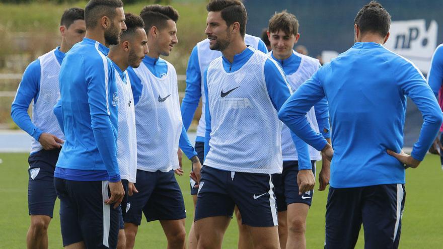 La plantilla blanquiazul, en un entrenamiento, tiene a tiro el play off.