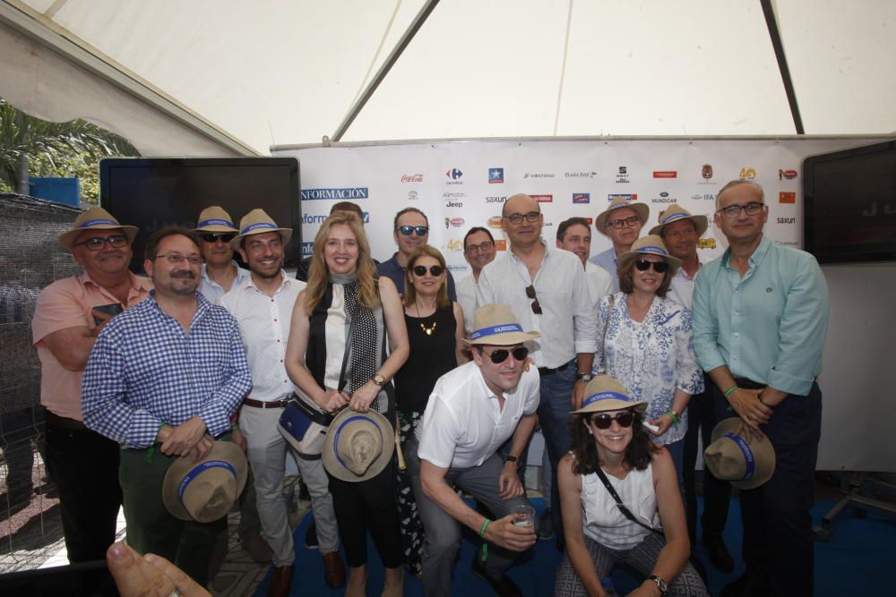 De la UA: el vicerrector Francisco Torres, los decanos Luis Gras y Raúl Ruiz; Aránzazu Calzada, del Consejo Social, el director de la EPS, Andrés Montoyo; la vicerrectora Nuria Grané; los decanos Juan Mesa y Pedro Femenía; el rector, Manuel Palomar; el gerente Rafael Pla y los vicerrectores Enrique Herrero, Juan Llopis, Mónica Martí y Rafa Muñoz.