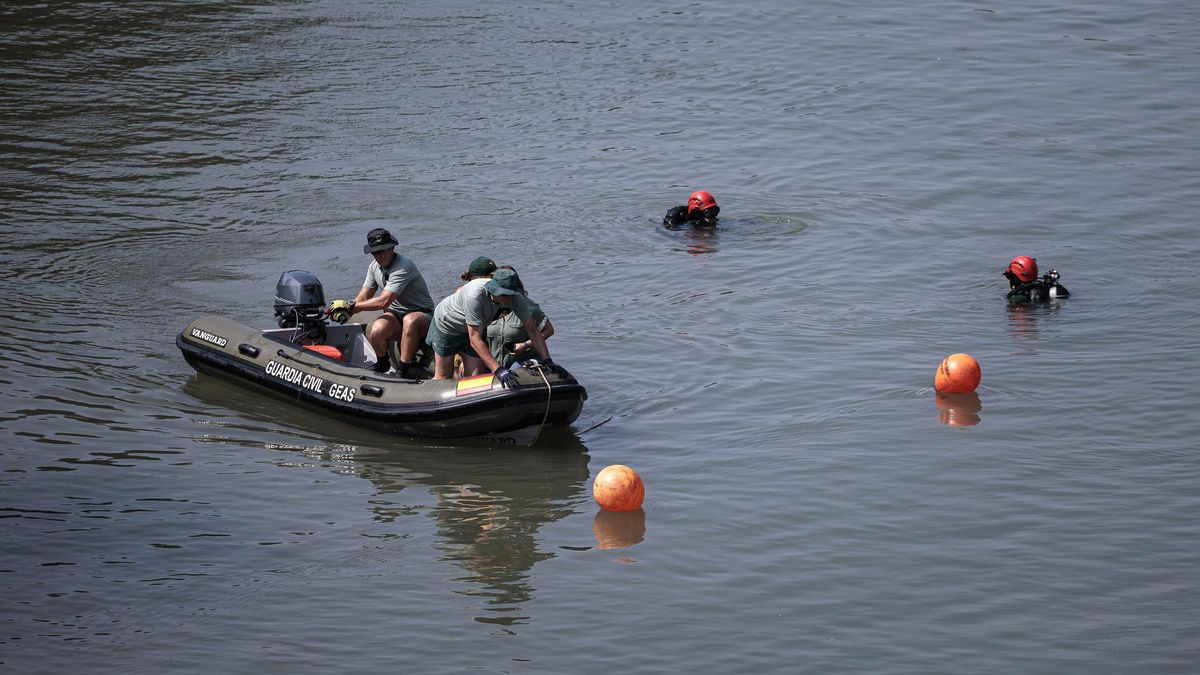 El GEAS de la Guardia Civil realiza una búsqueda en el río Júcar de las tres personas desaparecidas por la dana