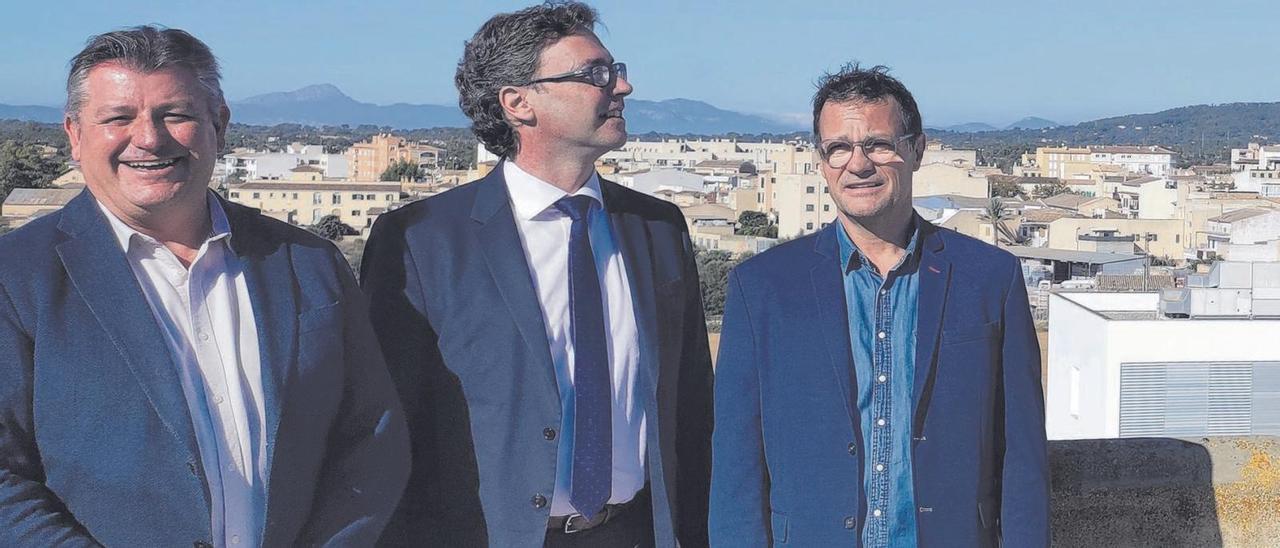 Juan Antonio Serra Ferrer, a la izquierda, el pasado lunes junto al vicepresidente del Govern, Antoni Costa.