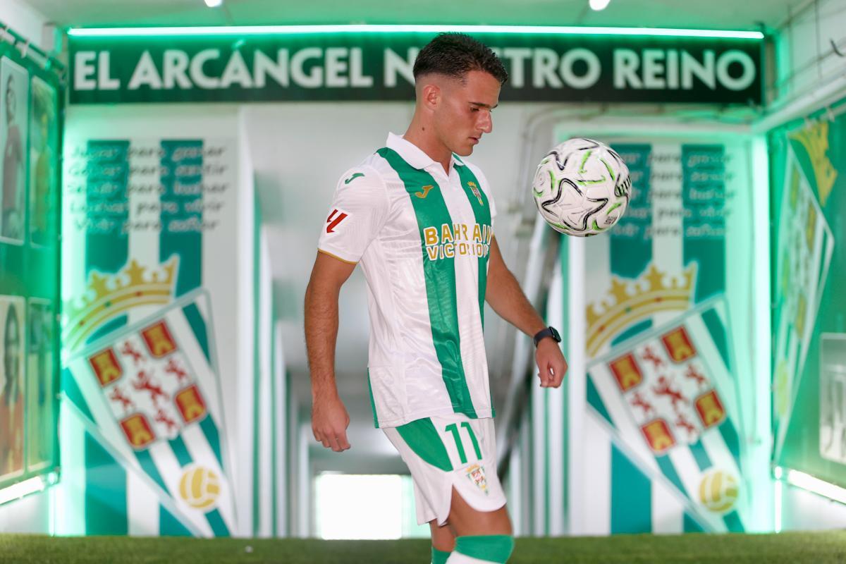 La presentación del jugador del Córdoba CF Diego Bri, en imágenes
