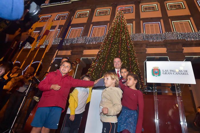 Encendido navideño de la ciudad, en la Plaza de ...