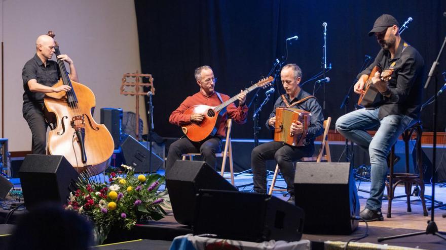 El grupo TOR ofrece popurrís de temas instrumentales originales tomados de la tradición gallega.
