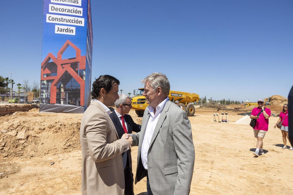 Arrancan las obras de la nueva tienda de Bauhaus en Torrevieja Arrancan las obras de la nueva tienda de Bauhaus en Torrevieja