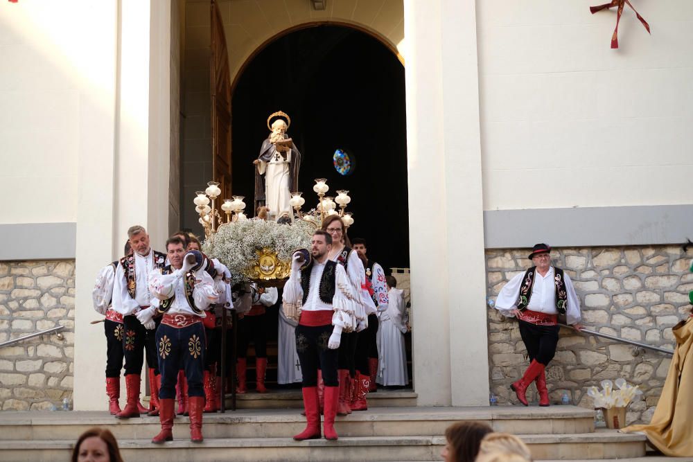 Miles de devotos festeros acompañaron al santo anacoreta en la sobria y tradicional Procesión