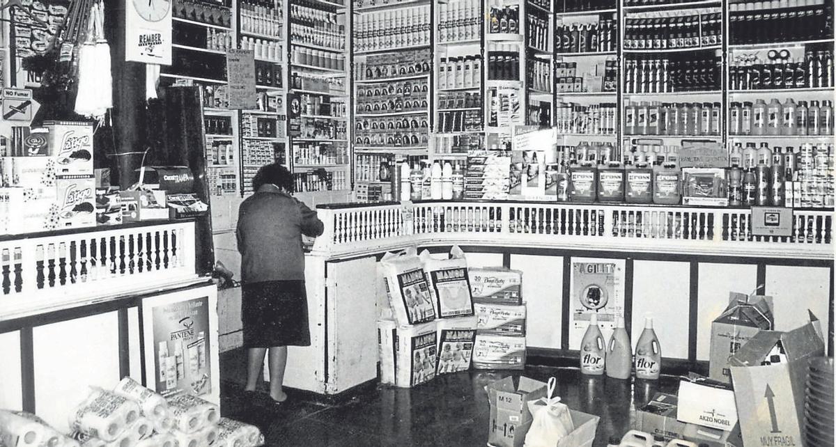 Interior de la drogería Montoro en la calle de Verónicas.