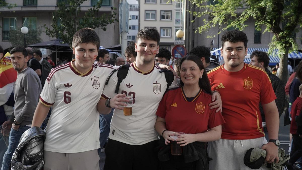 Aficionados de la Selección en la previa
