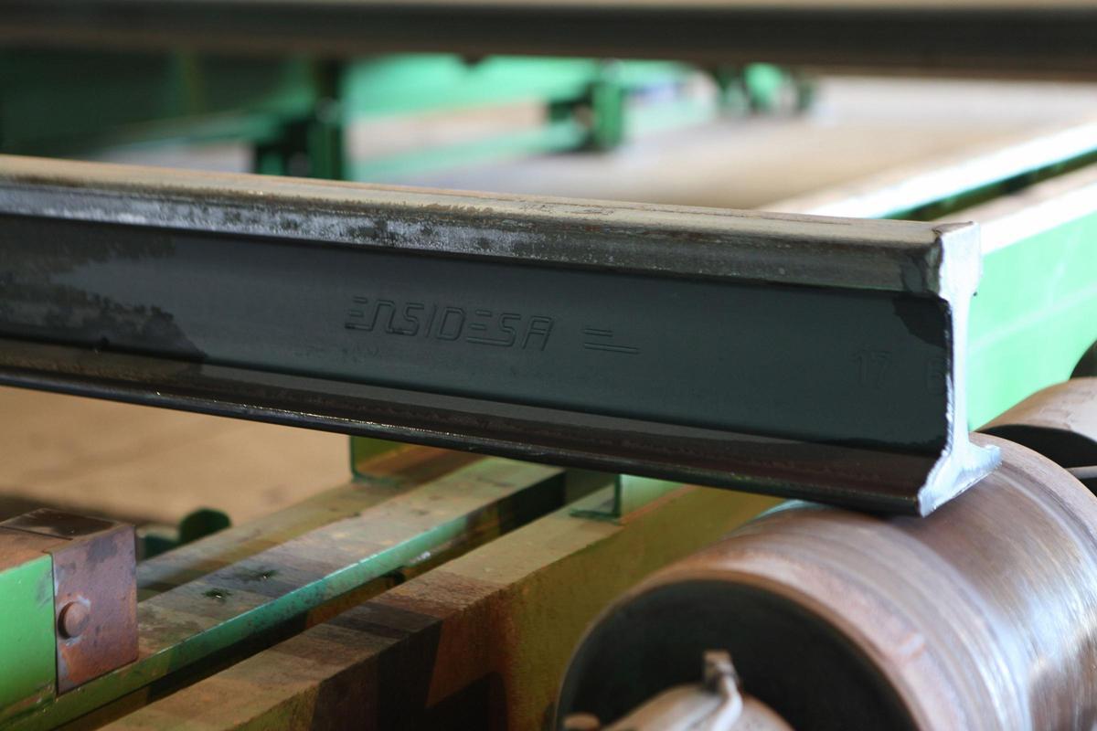 Carril fabricado por ArcelorMittal con marca Ensidesa en 2017