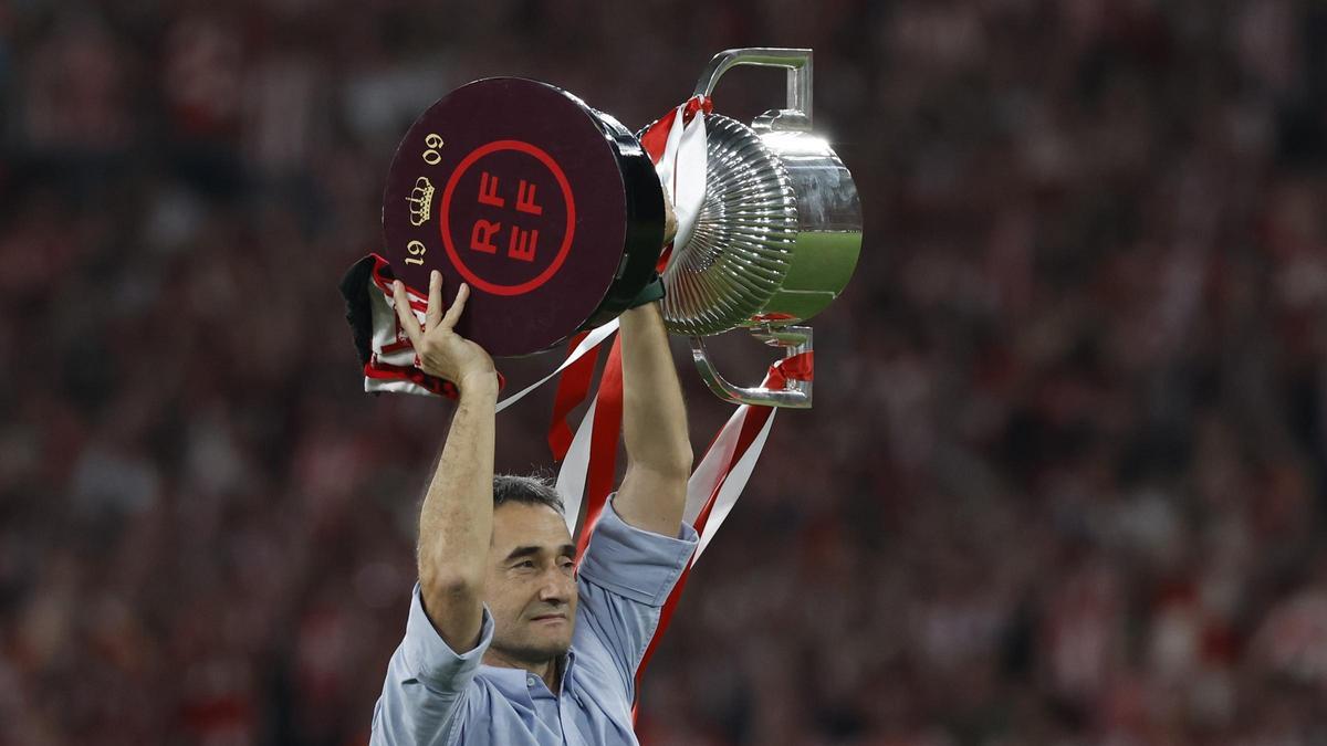 Valverde celebra la Copa del Rey tras ganar el Athletic en la tanda de penaltis al Mallorca.