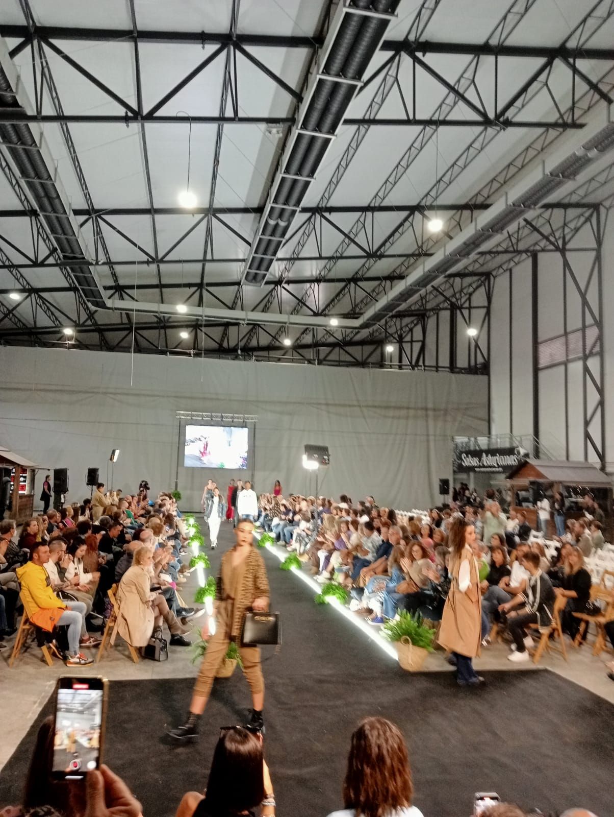 La pasarela de la moda de Laviana, un éxito con 400 participantes