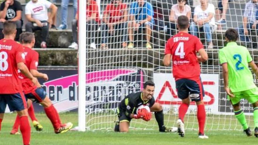 Ginard, fent una aturada durant l&#039;Olot-Atlètic Llevant de dissabte passat.