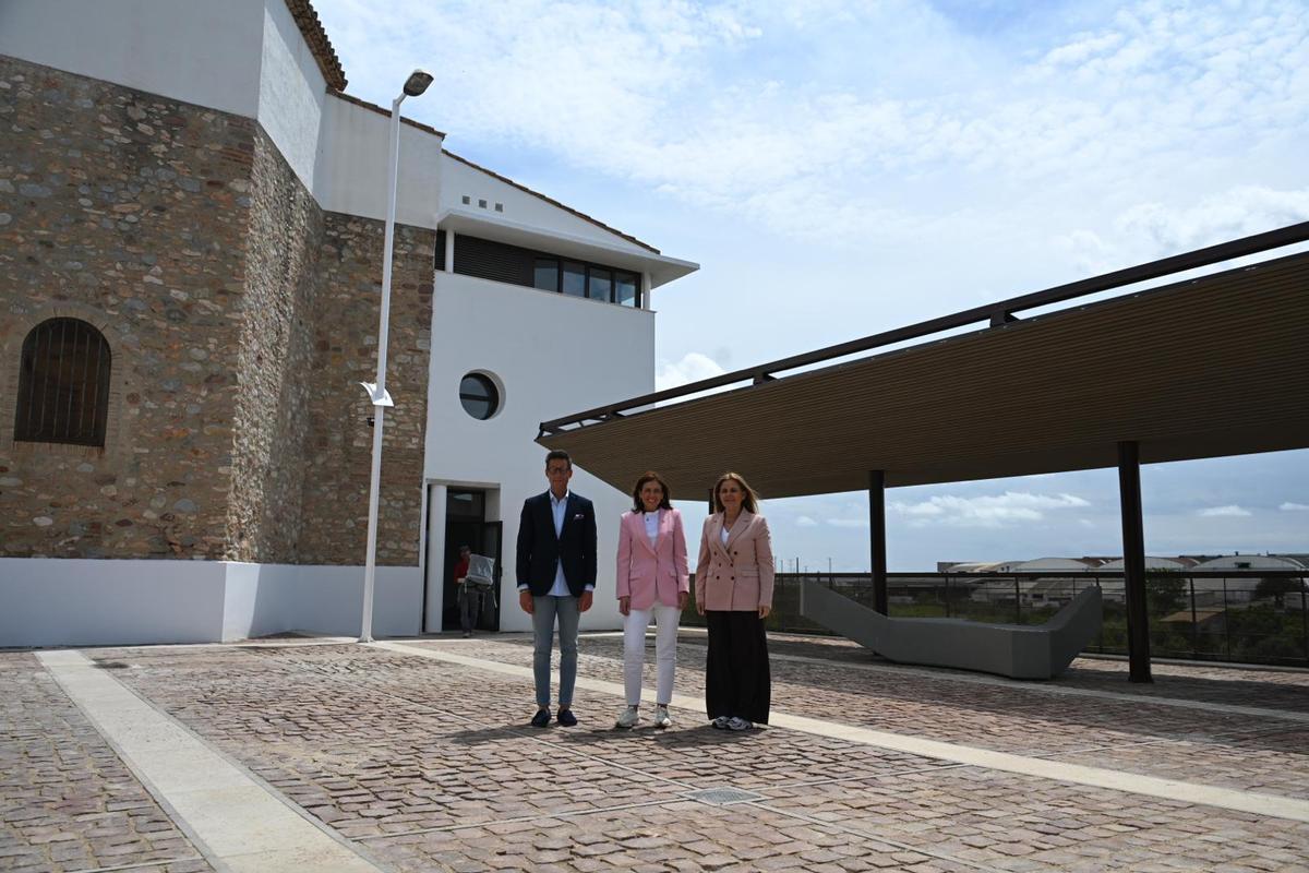 La alcaldesa, María Tormo; y los concejales Vicente Martínez-Galí y Silvana Rovira comprobaron el resultado de las obras.
