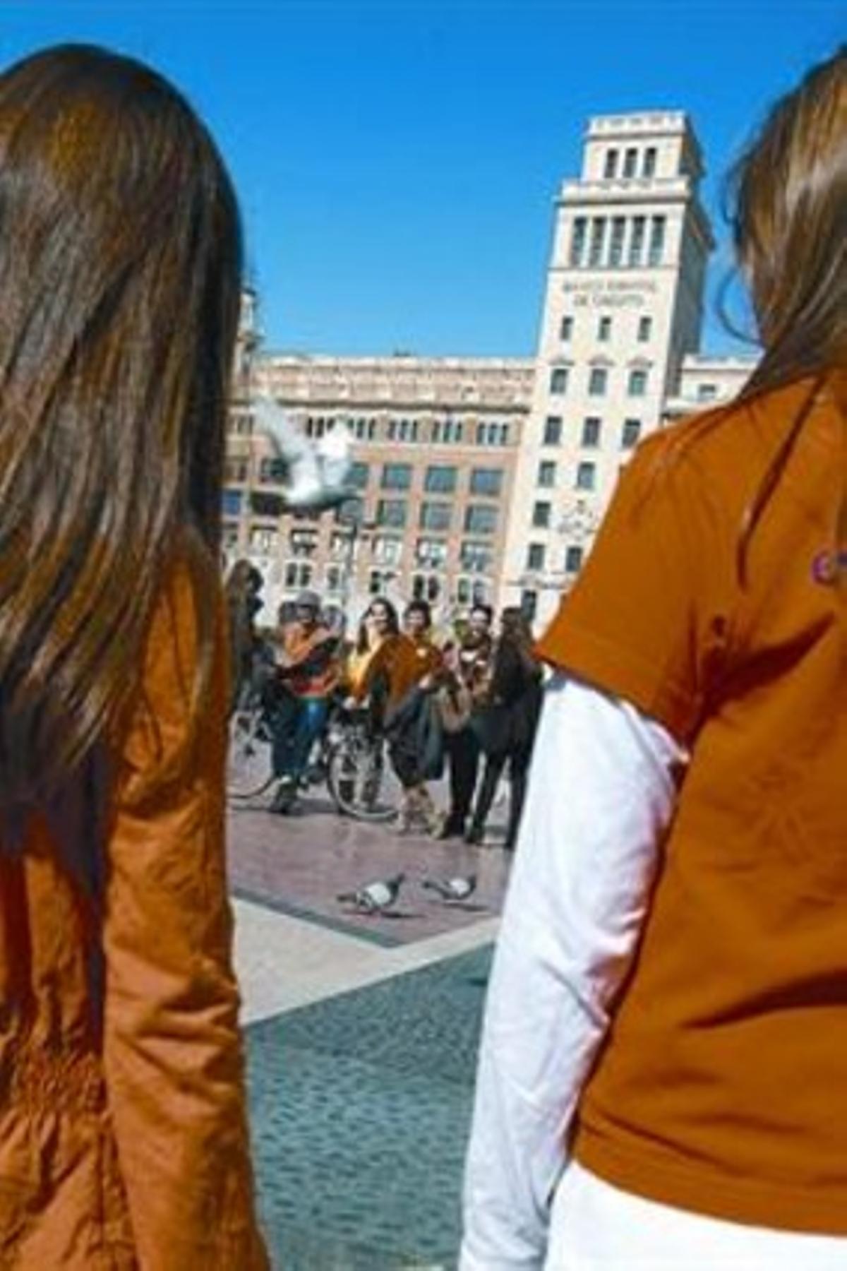 Participantes, ayer, en la plaza de Catalunya.